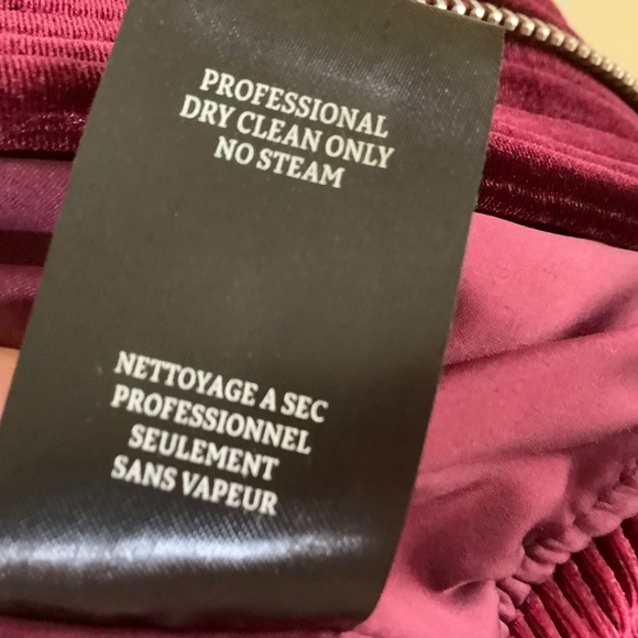 BLANK NYC Velvet Crop Bomber Jacket Burgundy SZ L - Picture 16 of 16